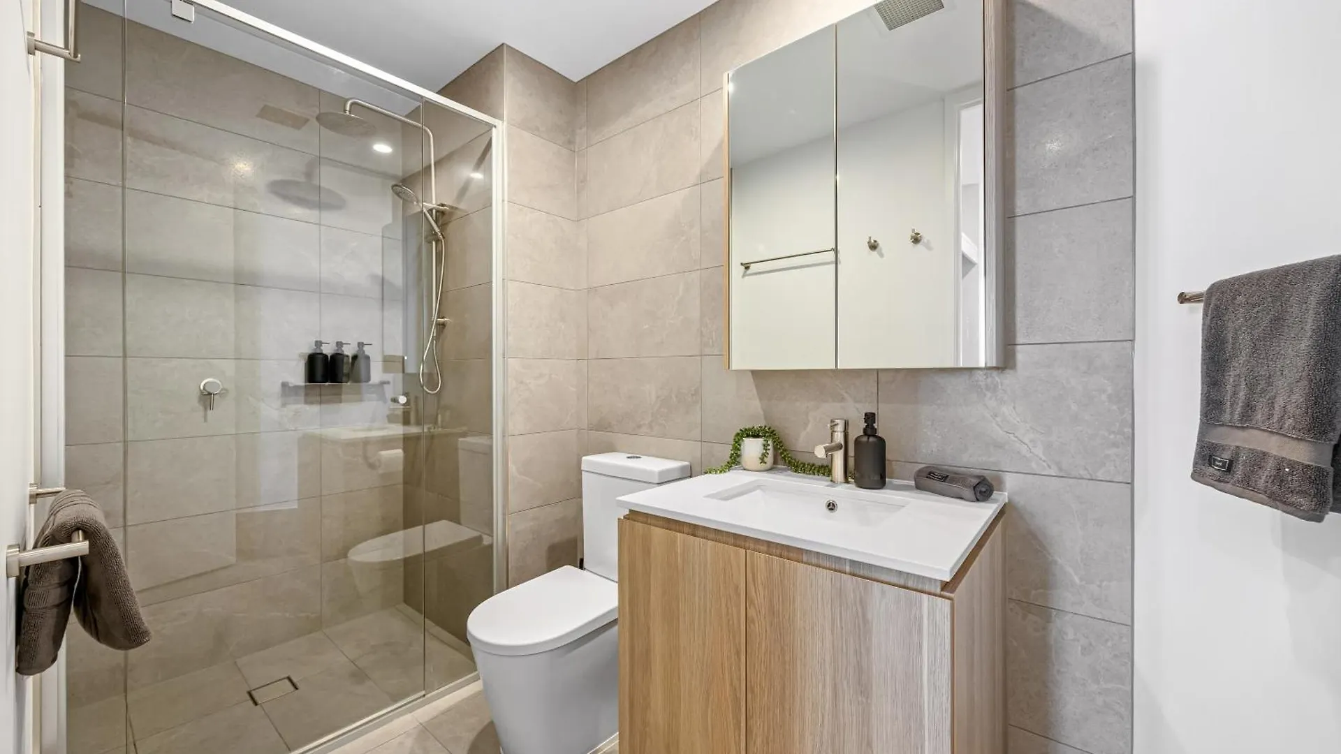 Sinclair Apartments - Free Secure Parking Brisbane 0*,