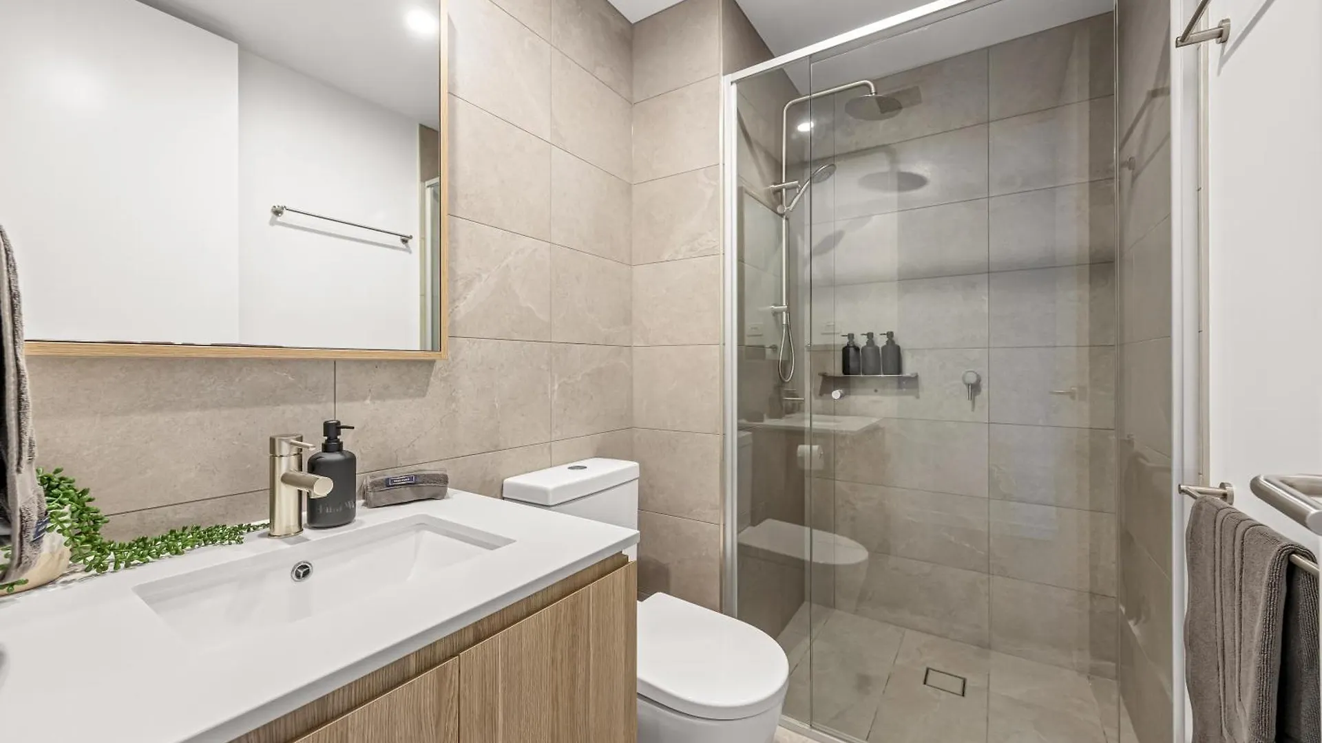 Sinclair Apartments - Free Secure Parking Brisbane